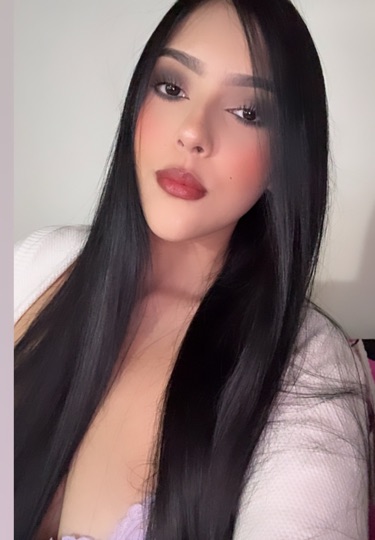A girl live on a free cam chat
