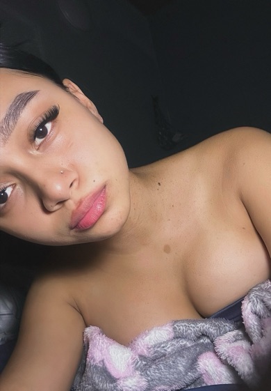 A girl on a two-way cam2cam call (VE)