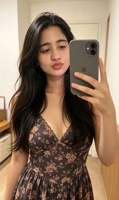 A girl on a 1-on-1 video call (DO)