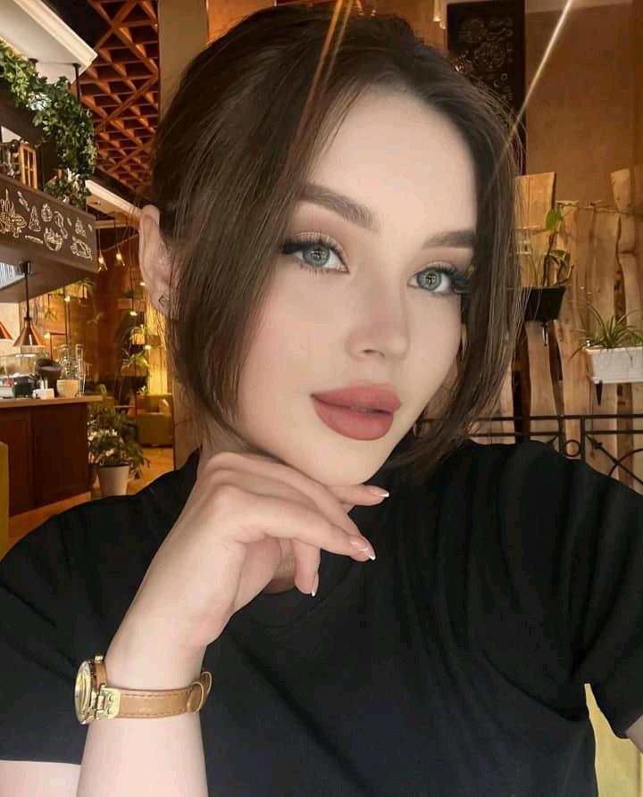 A girl on a live 1-on-1 video call